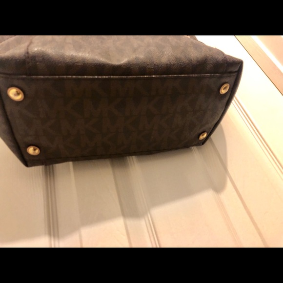 Michael Kors Voyager Medium Monogram Tote - Picture 2 of 3